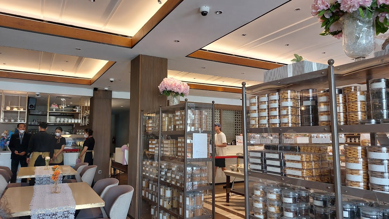 Review of Food and Cake in Pand'Or High End restaurant