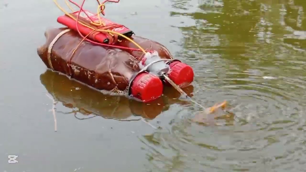 বোতল দিয়ে নৌকা 🚤 ফেলে দেওয়া বোতল দিয়েই বানালাম ছোট নৌকা! ♻️✨ 