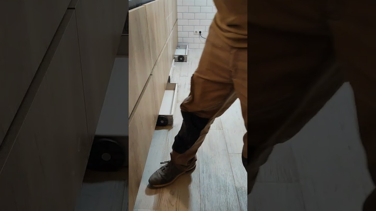 Colocación de cajones en el zócalo de la cocina!