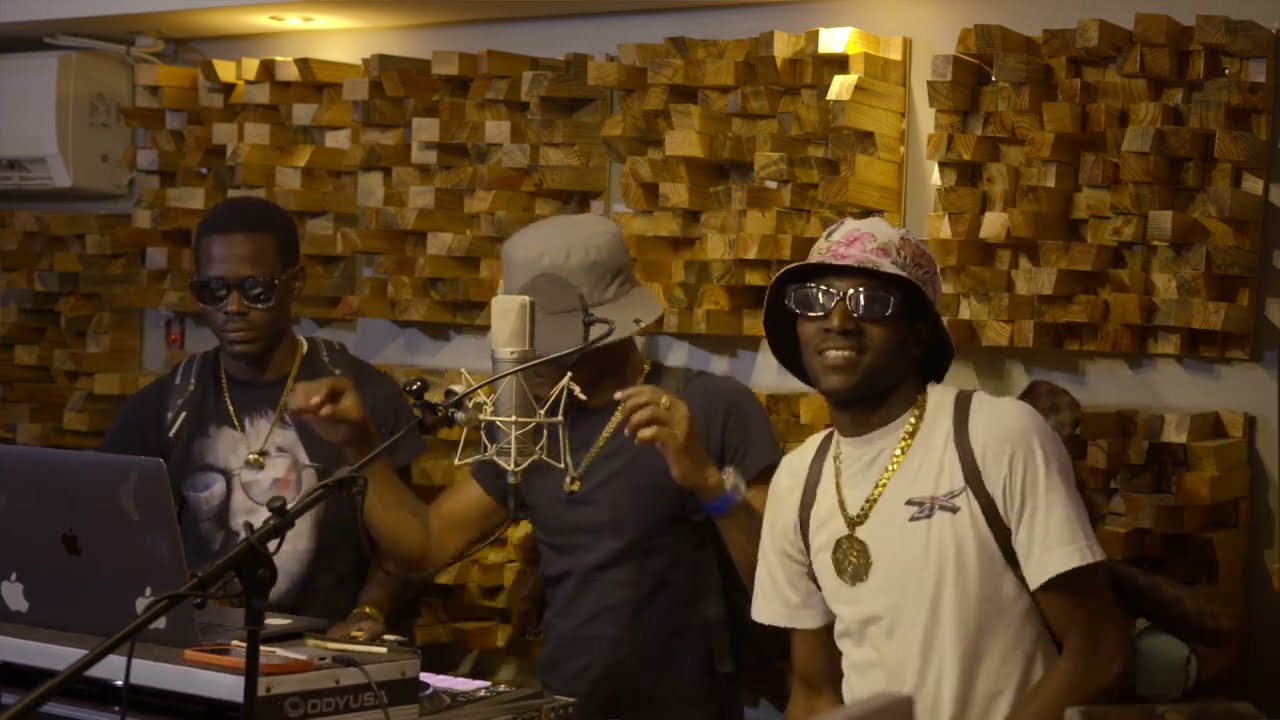 Yung Bredda & DJ Hotty - We Outside Part 8 (New Years Edition)