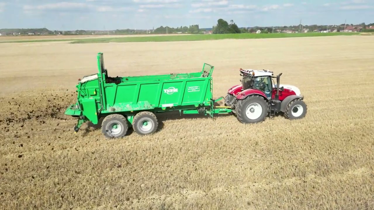 Ependage de fumier et chaux avec deux TEBBE HS200