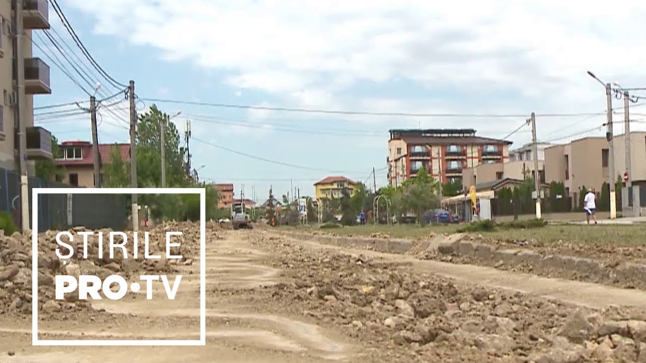 Muncitorii le-au făcut praf vacanța turiștilor din Năvodari. Șantier fix pe drumul spre plajă