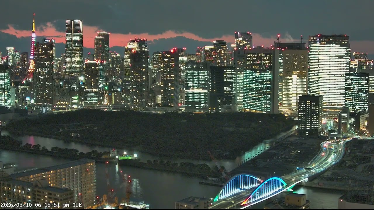 東京ライブカメラ 4K | 港区・築地 | 夕焼けと都心の景色 | 2026-03-10