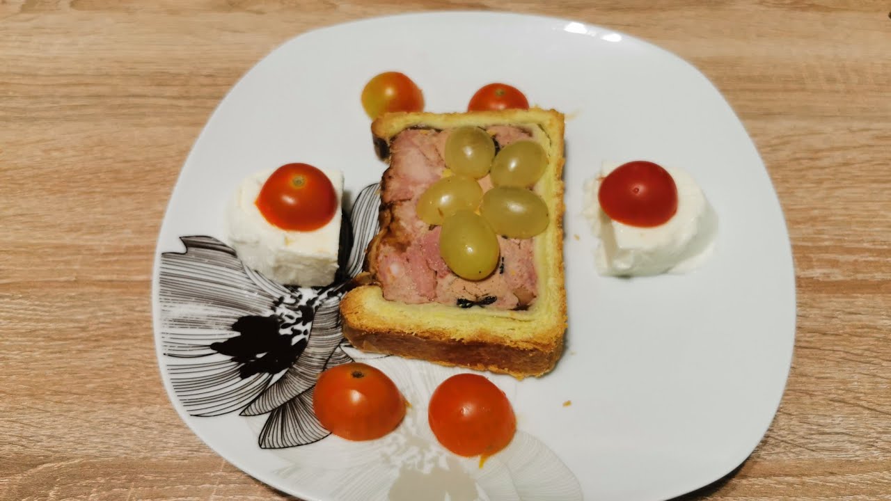 Décoration d'une assiette de pâté en croûte