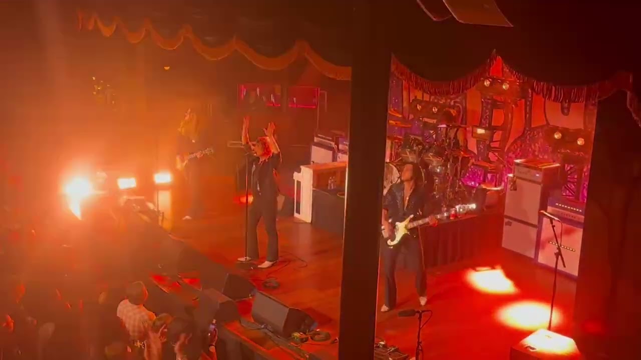 The Struts -- Kiss This & Put Your Money On Me - Stable Hall - San Antonio, TX - 27 Sep 25