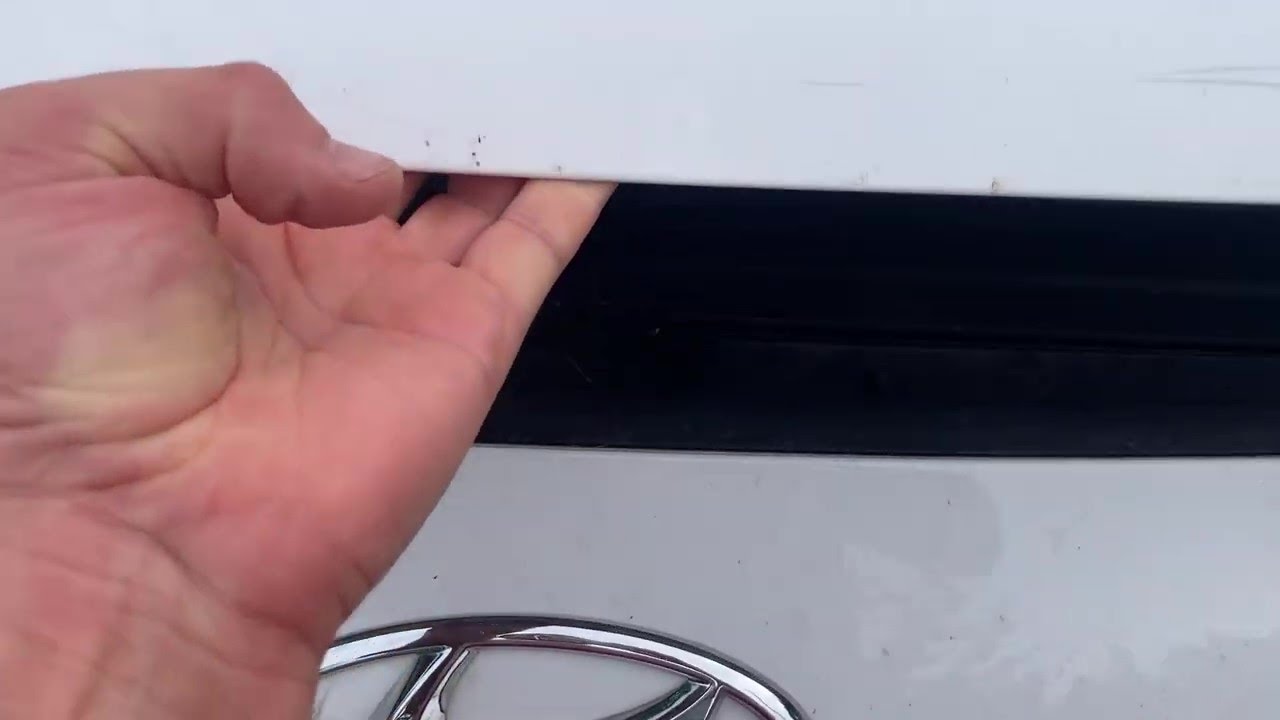 Hoe open ik de motorkap aan de voorkant van een Hyundai Kona