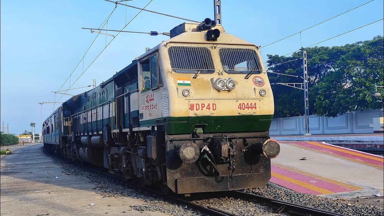 20850/Rameswaram Bhubaneswar Weekly SF Express empty rakes departing Ramanathapuram || GOC WDP-4D