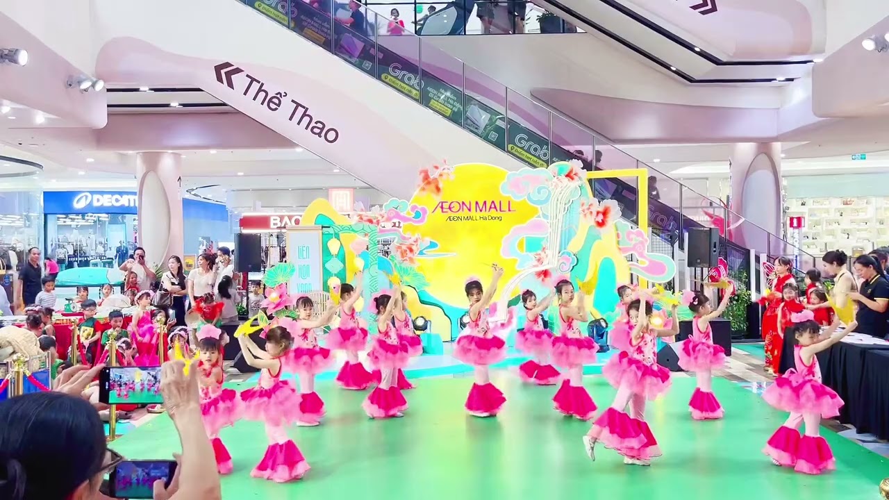 Múa Ai Chờ Trăng Tới - The Queen Dance Studio | Liên Hoa Vọng Nguyệt