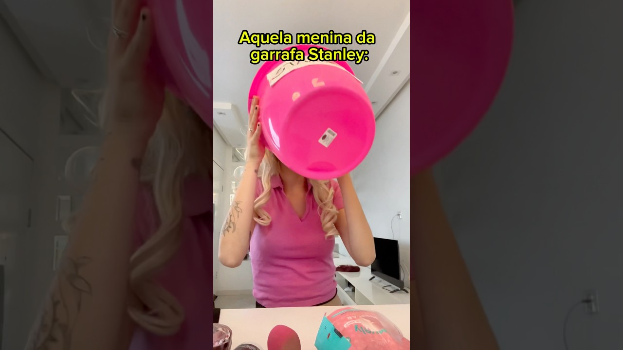 Aquela menina da garrafa Stanley