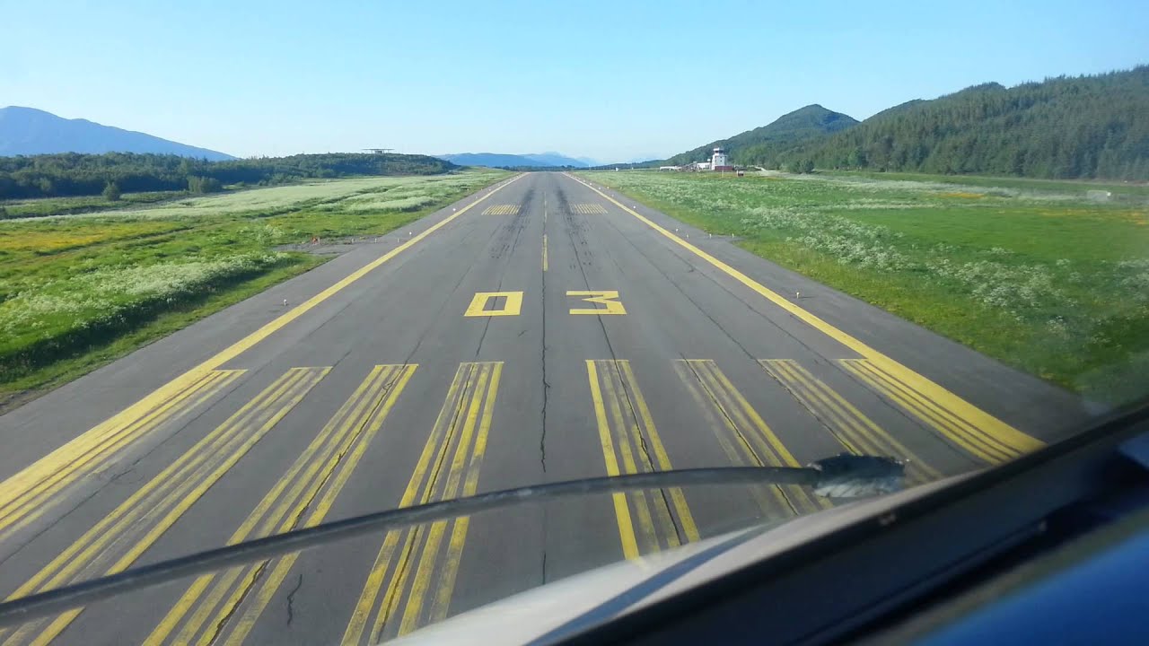 Landing Stokka Dash 8 200.