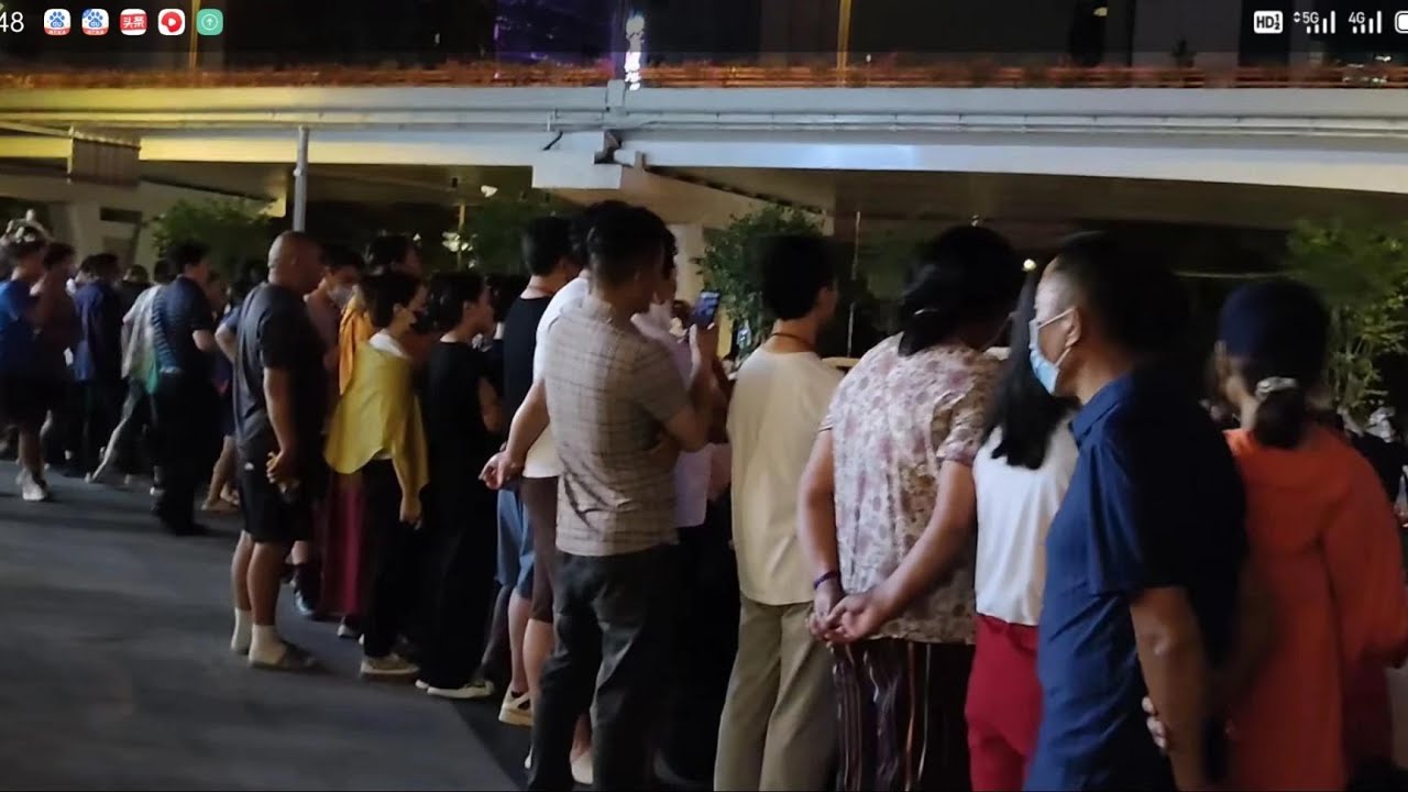四川成都街头真实场景，拍摄于6月19号晚上，现场太震撼了