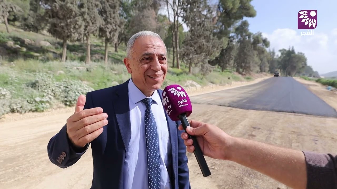 بدء المرحلة الأولى من تعبيد شارع الاحراش شرق طولكرم