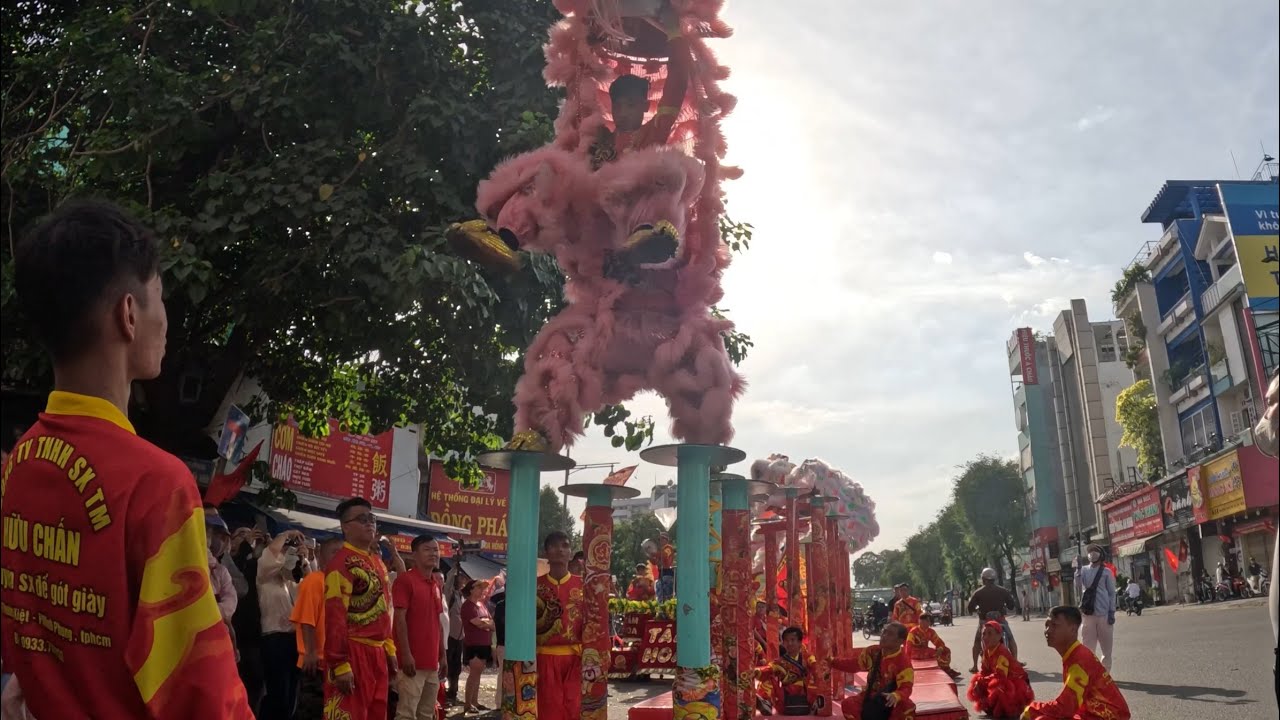 Saigon Vietnam Múa Lân🧧Spectacular Dragon Dance on Stilts Street Performer Attract Huge Crowd #show 