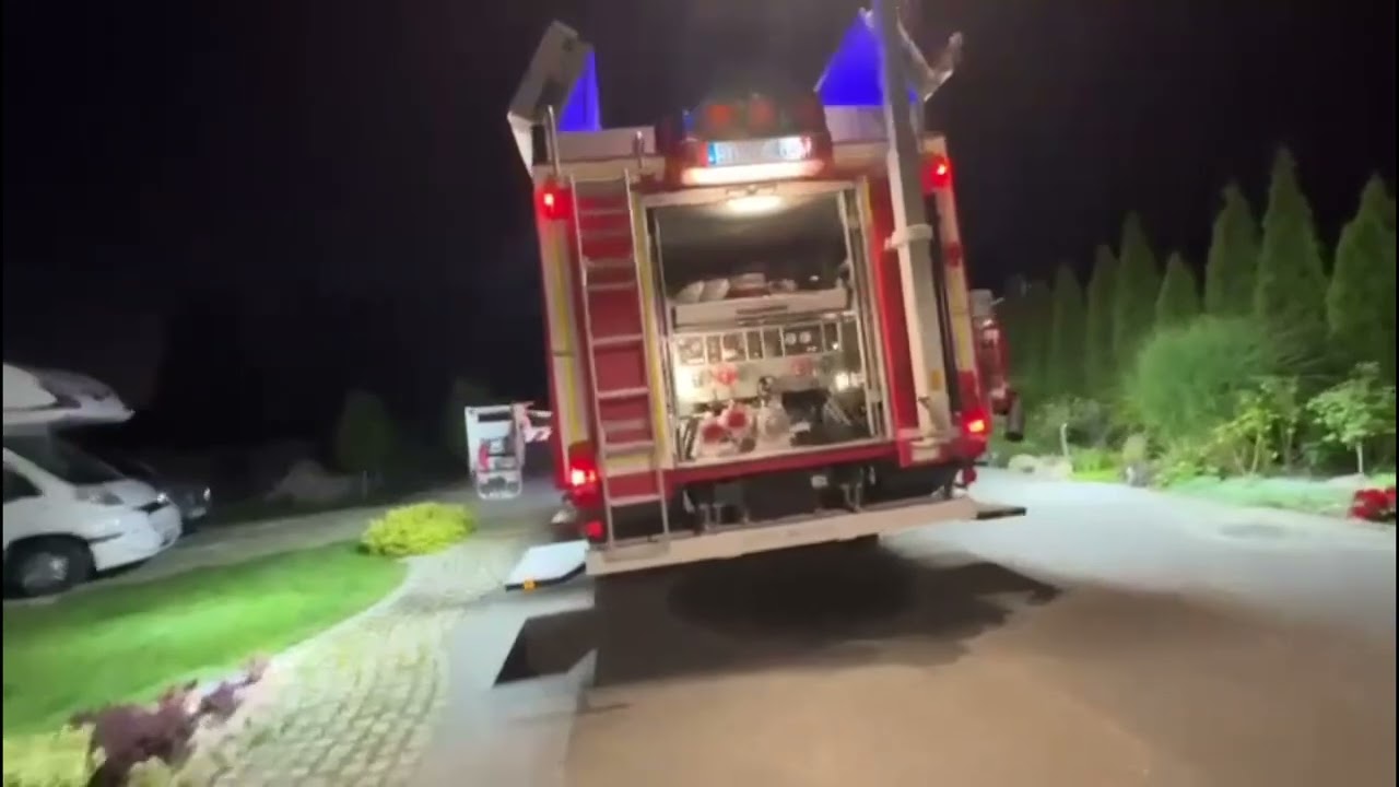 Straż pożarna, Wóz strażacki, Pojazd pożarniczy Mercedes Benz Atego GBA 4x4 TERENOWY