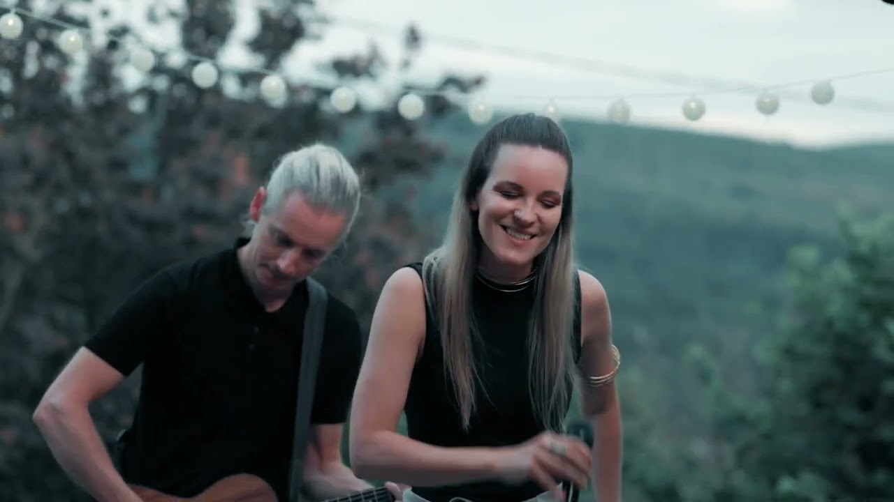 Kathalena - Something just like this (acoustic cover)