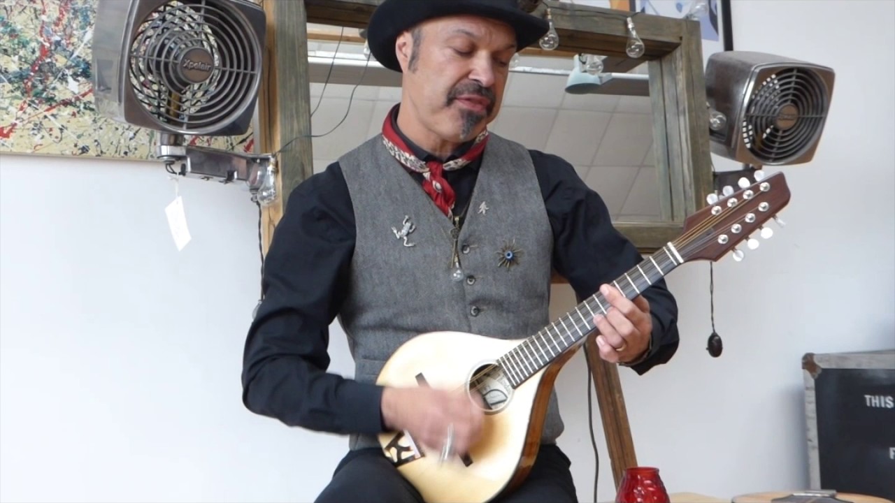 Captain of the lost Waves demonstrates a Colin Kendall hand built mandolin