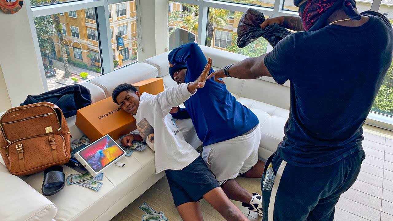 БЕЗУМНОЕ ВТОРЖЕНИЕ В ДОМ!!!(ВСЕ ПОШЛО НЕ ТАК)