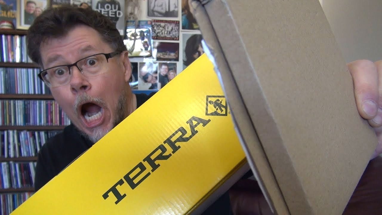 UNBOXING 1976 PROGRESSIVE ROCK CD AND TERRA SPIDER SAFETY SHOES