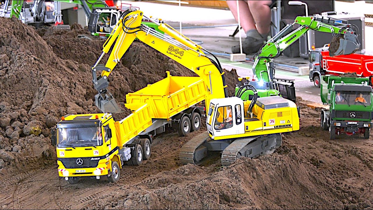 LOTS OF RC EXCAVATORS AND TRUCKS AT HUGE CONSTRUCTION SITE / MODELL TRUCK NORD 2024