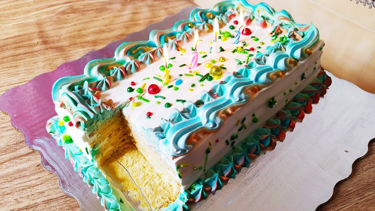 Pastel De Galletas para Cumpleaños con Tres Leches y crema.