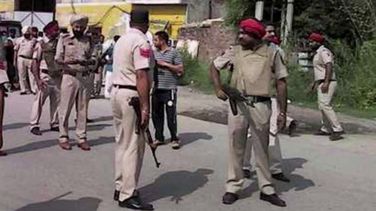 Punjab: Patiala Me Nihang Sikh Se Lockdown Ke Dauran Curfew Pass Mangane Pr ASI ka Hath kata Polic