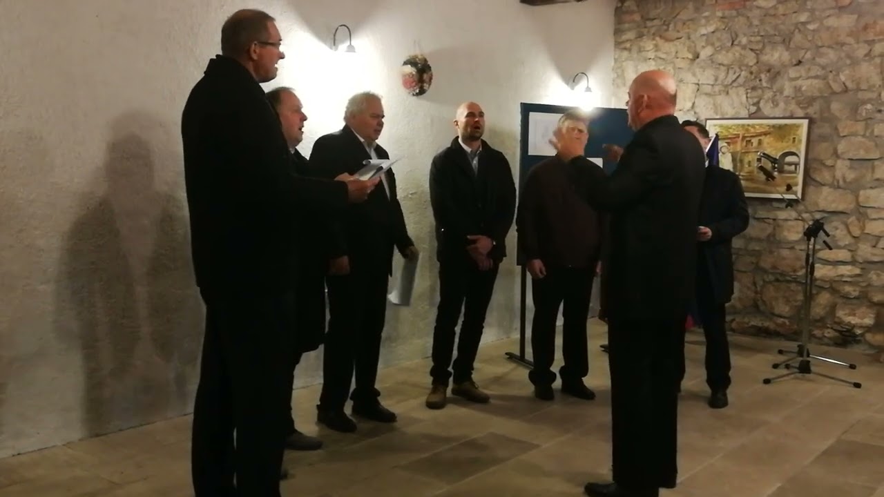 HVALNICE ženskam- Moški pevski zbor Venček