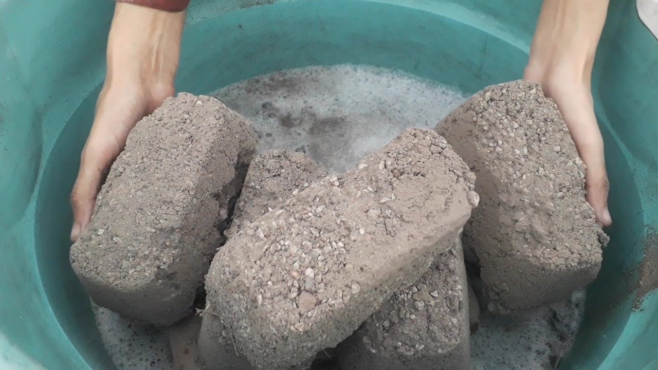 New white grainy sand biscuits 🧡🤎🩶crumbling in foamy water+ dry tub asmr crumbling video💯💕😴💦💦