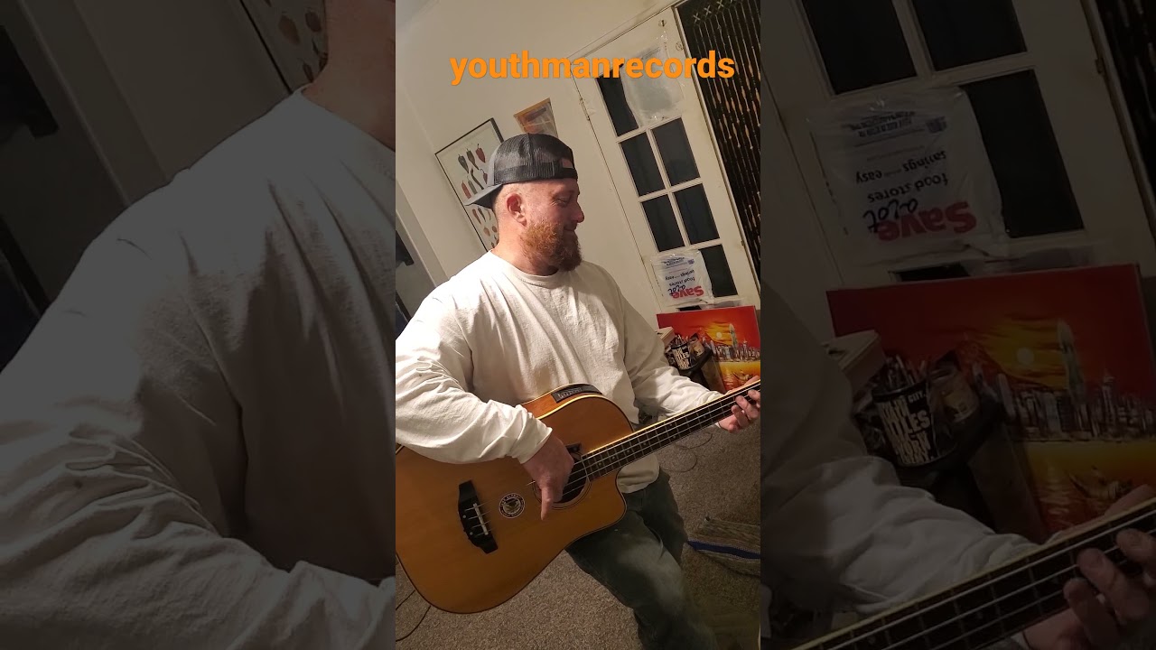 @youthmanrecords stopped by otw to chi, and tuned my acoustic and jammed a bit before leaving