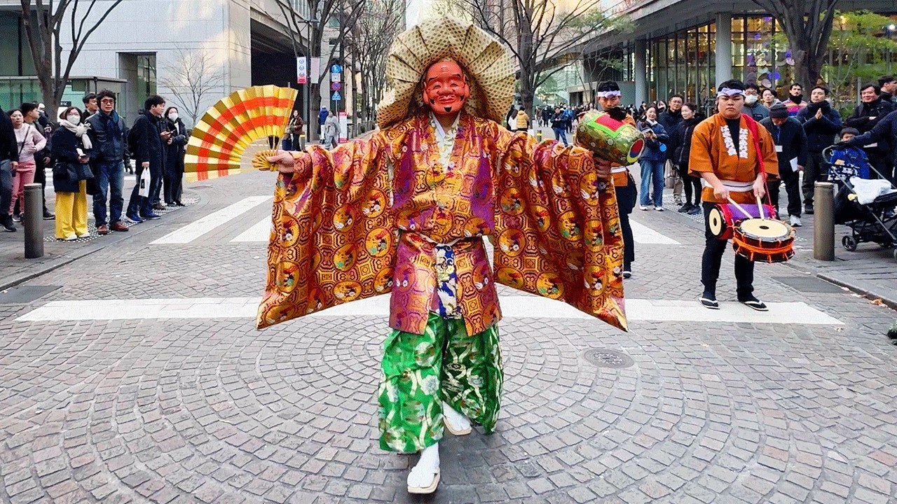 THE 正月！新春を寿ぐ大黒様･獅子舞の門付け　東京駅前 丸ビル新春恒例行事！