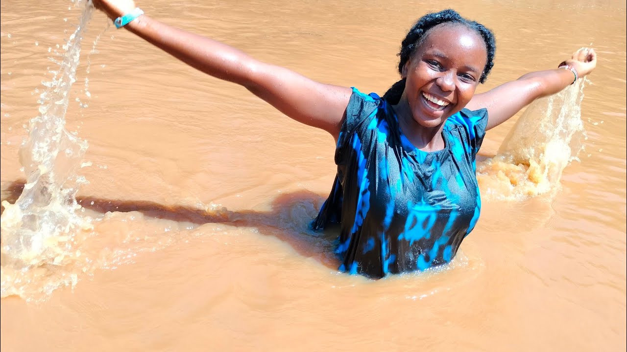 VILLAGE LIFE//SWIMMING IN THE RIVER 🤗