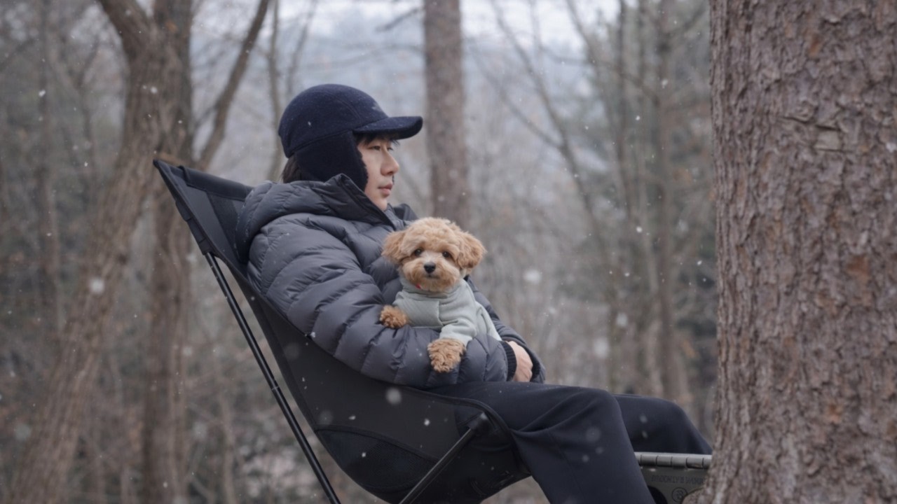 ❄️ Снег сделал горный кемпинг ещё романтичнее｜Тёплая ночь с Jadu 🐶🌲