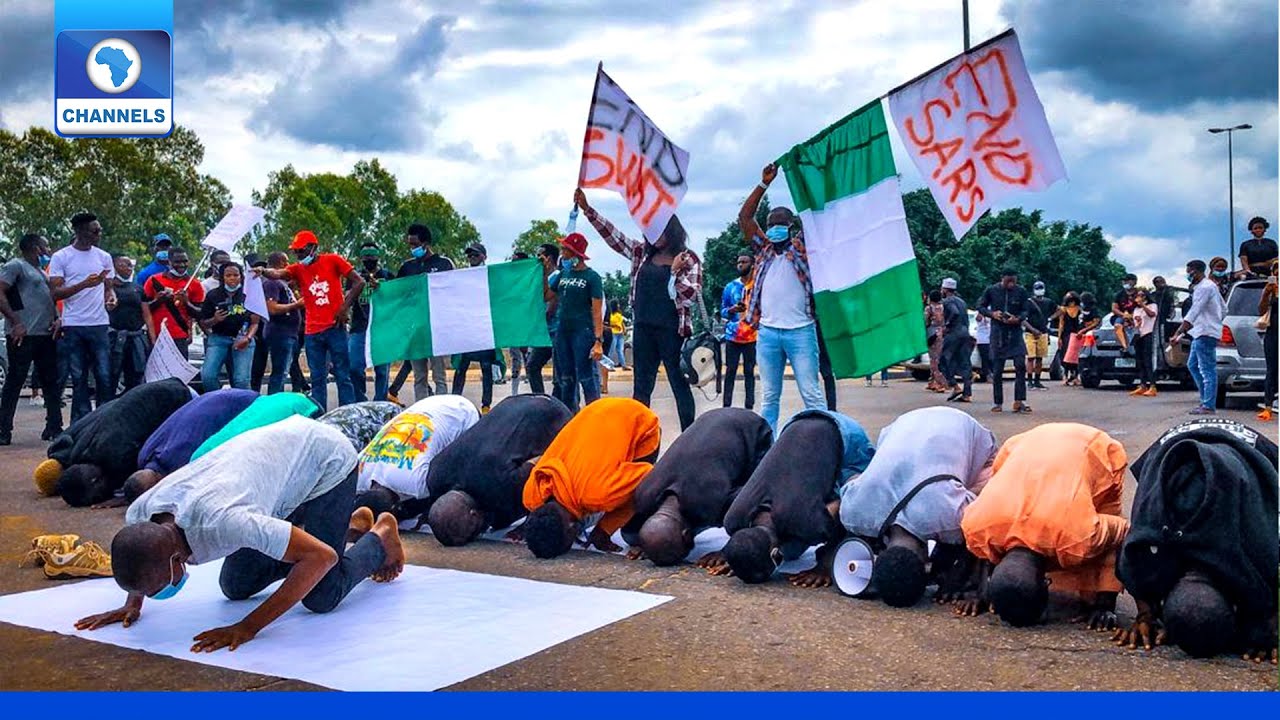 #ENDSARS Protestors In Abuja Hold Jumat Service On The Road