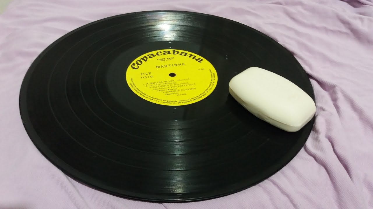 UMA FORMA SIMPLES DE SE LIMPAR O DISCO DE VINIL ME SURPREENDEU. NÃO IMAGINAVA QUE FICARIA TÃO BOM