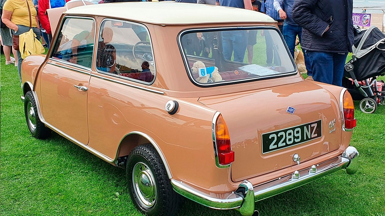 The 1961 Riley Elf: A Tiny Classic with 38 HP and Pure Luxury🚗💎