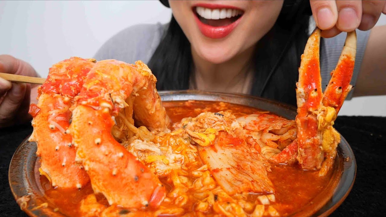 CHEESY KING CRAB LEGS WITH SPICY NOODLES (ASMR EATING SOUNDS) LIGHT WHISPERS | SAS-ASMR whispers