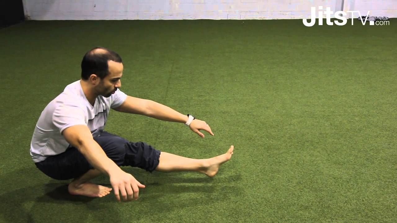 How to warm-up your hips correctly with Dr. Andreo Spina - Jits Magazine