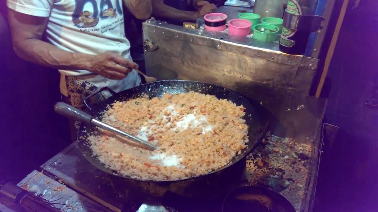 Indonesian Street Food: Fried Rice (Nasi Goreng) @Braga Culinary Night, Bandung (Jan 25, 2014)