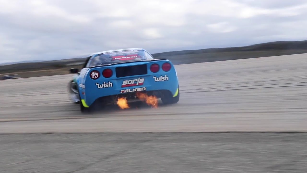 Matt Field drifting his drift vette