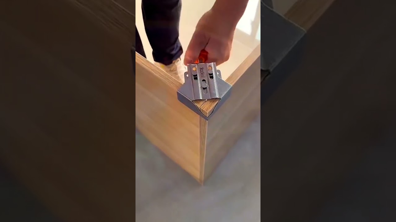 pince fixation d angle pour les menuiseries#outillage #bricolage #menuiserie #tunisia #tunisia #