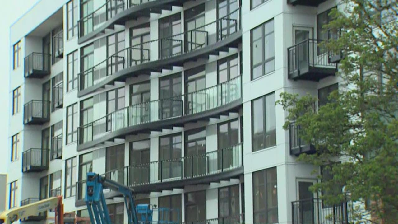 Everett leads US in new apartment sizes, study says