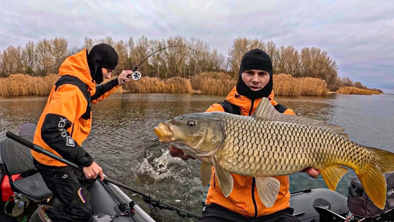 ЗИМНЕЕ ЛОГОВО САЗАНА 😱 Под водой ТЫСЯЧИ рыбин, КАРАСИ - КОНИ! Рыбалка зимой 2025