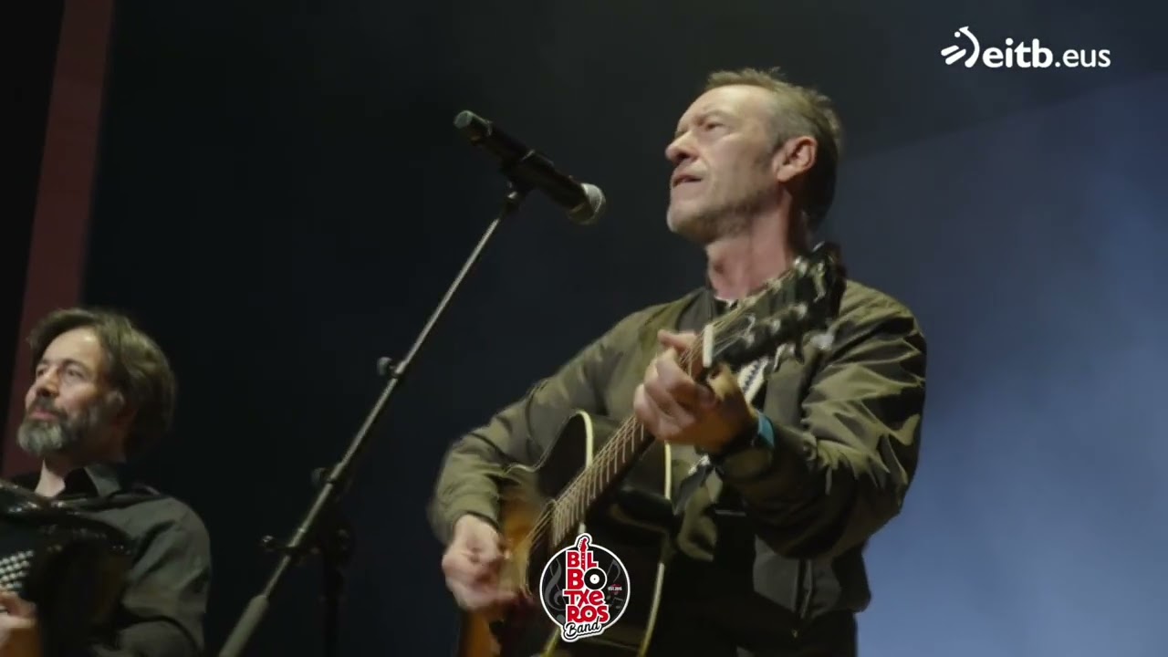 Aitormena - Gari acompa&ntilde;ado de David Sainz en el concierto 