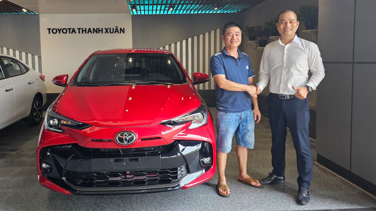 Toyota Vios 2026 xả kho cuối tháng 3/2026 giá chỉ từ 458 triệu lăn bánh mới nhất, Lễ giao xe màu đỏ