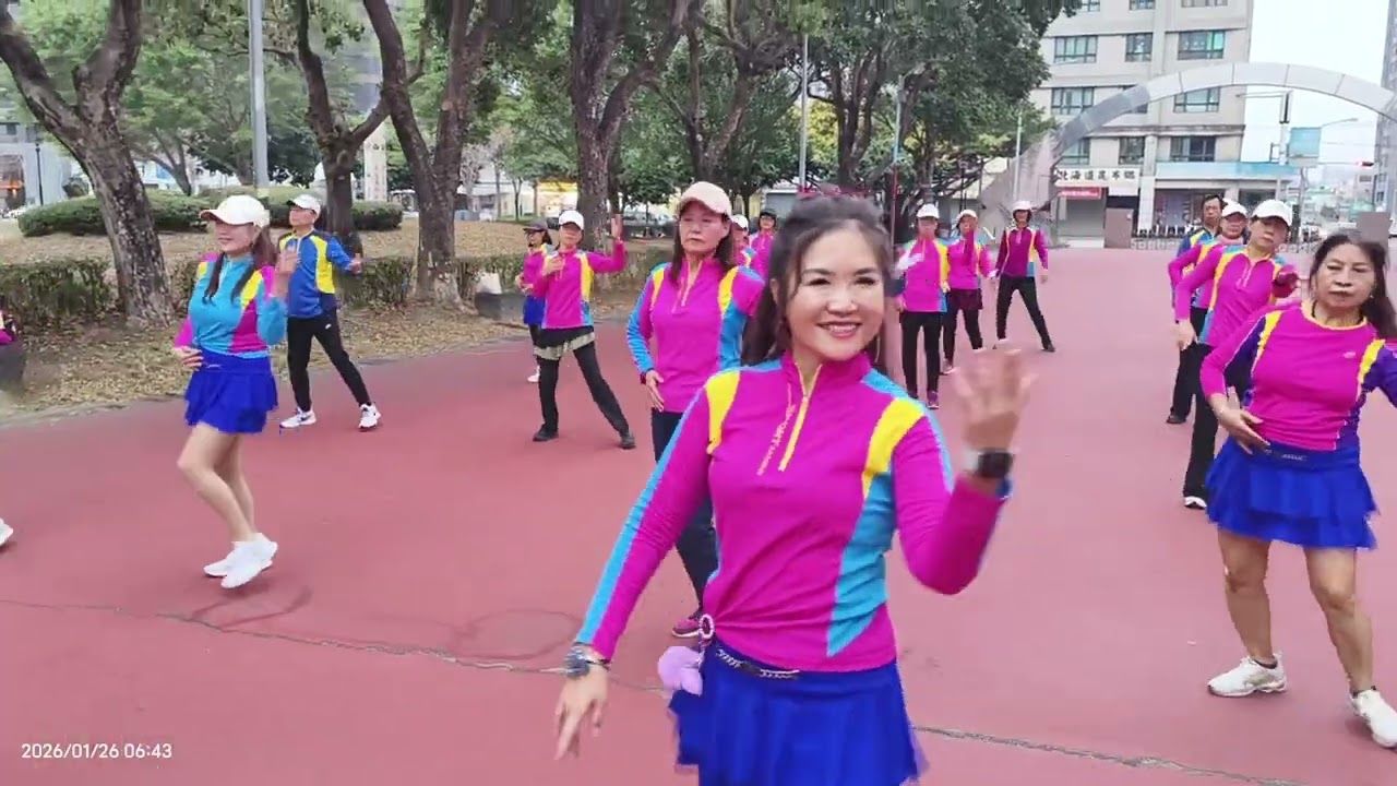 時尚廣場舞*倍儿美/可可托海牧羊人*台灣🇹🇼森哥快樂廣場舞群*-2026/1/26-竹南運動公園田徑場旁大廣場