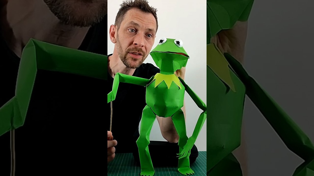 How to make your own Kermit the Frog from paper 🐸 #themuppets #papercraft #handpuppet #paperpuppet