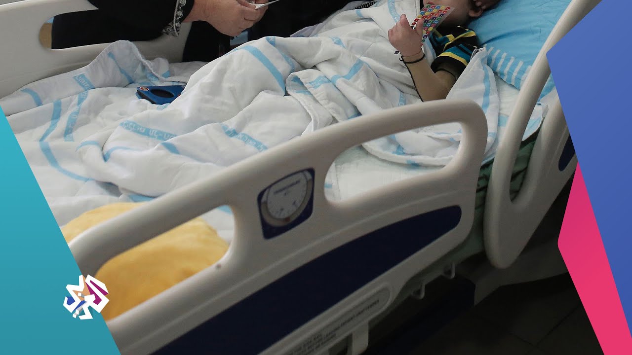 وصول طفلتين مصابتين من غزة للعلاج في مدينة الحسين الطبية بالعاصمة الأردنية عمّان│ العربي اليوم