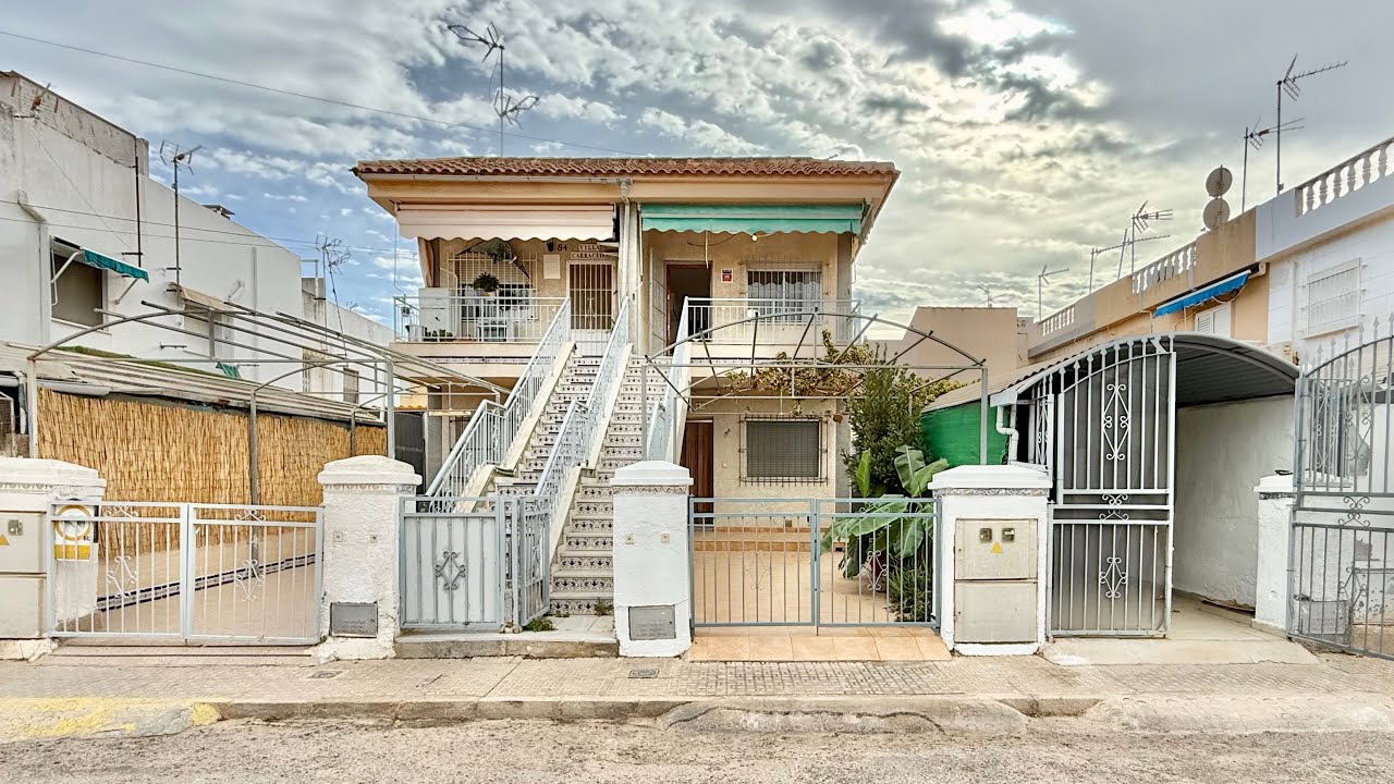 Se vende casa con garaje junto a la playa del Mar Menor en Santiago de la Ribera. Comprar casa 