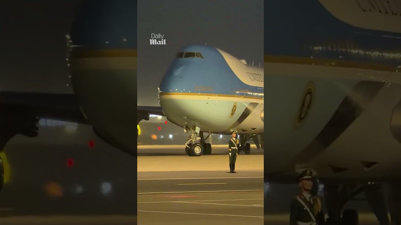 Chinese soldier doesn't flinch as Air Force One taxis past him