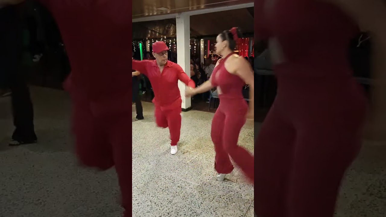 Tirando zapato en las brisas con Adriana la eléctrica 💯