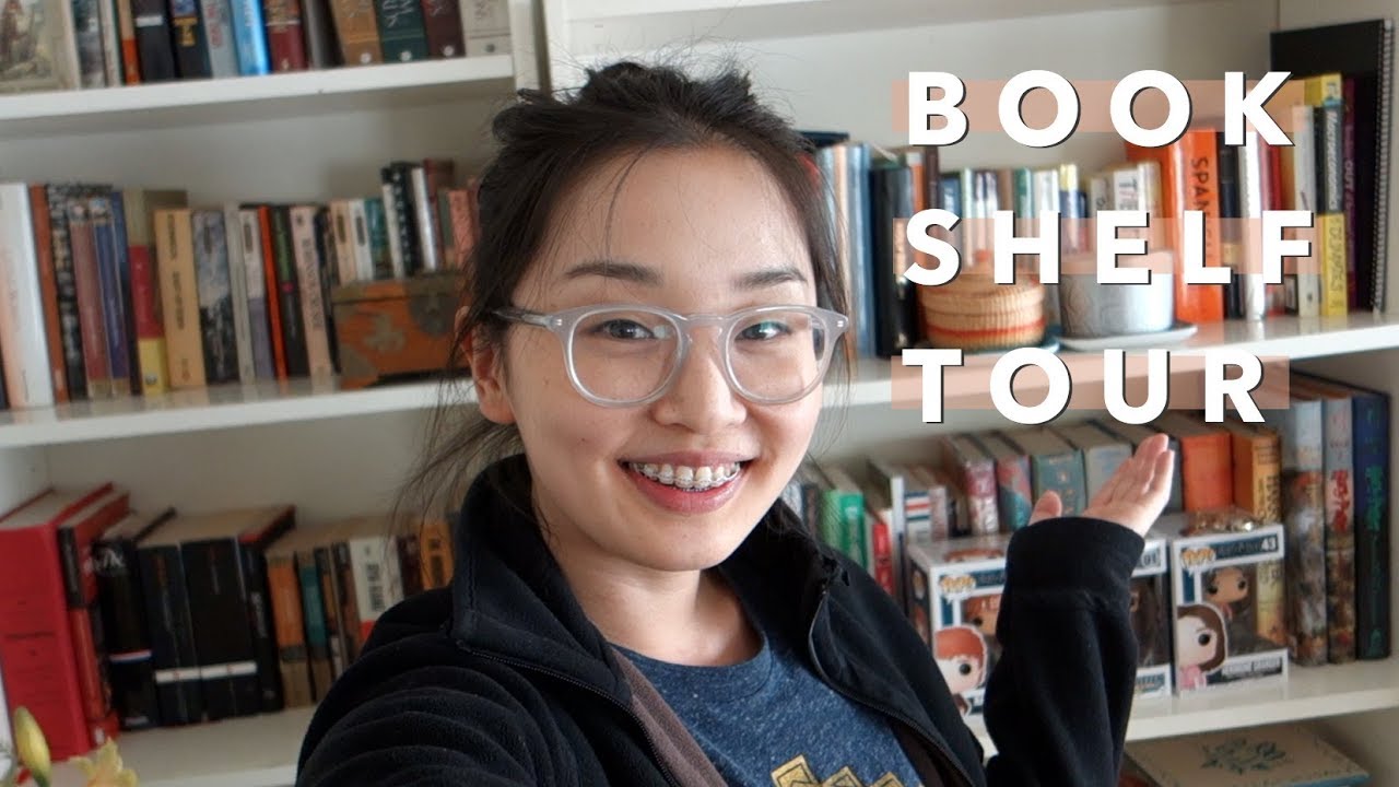 Bookshelf Tour 📖 | Vlogmas Day 5